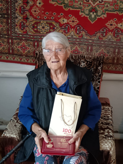 В Алейском районе продолжается вручение памятных медалей «70 лет начала освоения целинных и залежных земель на Алтае»..