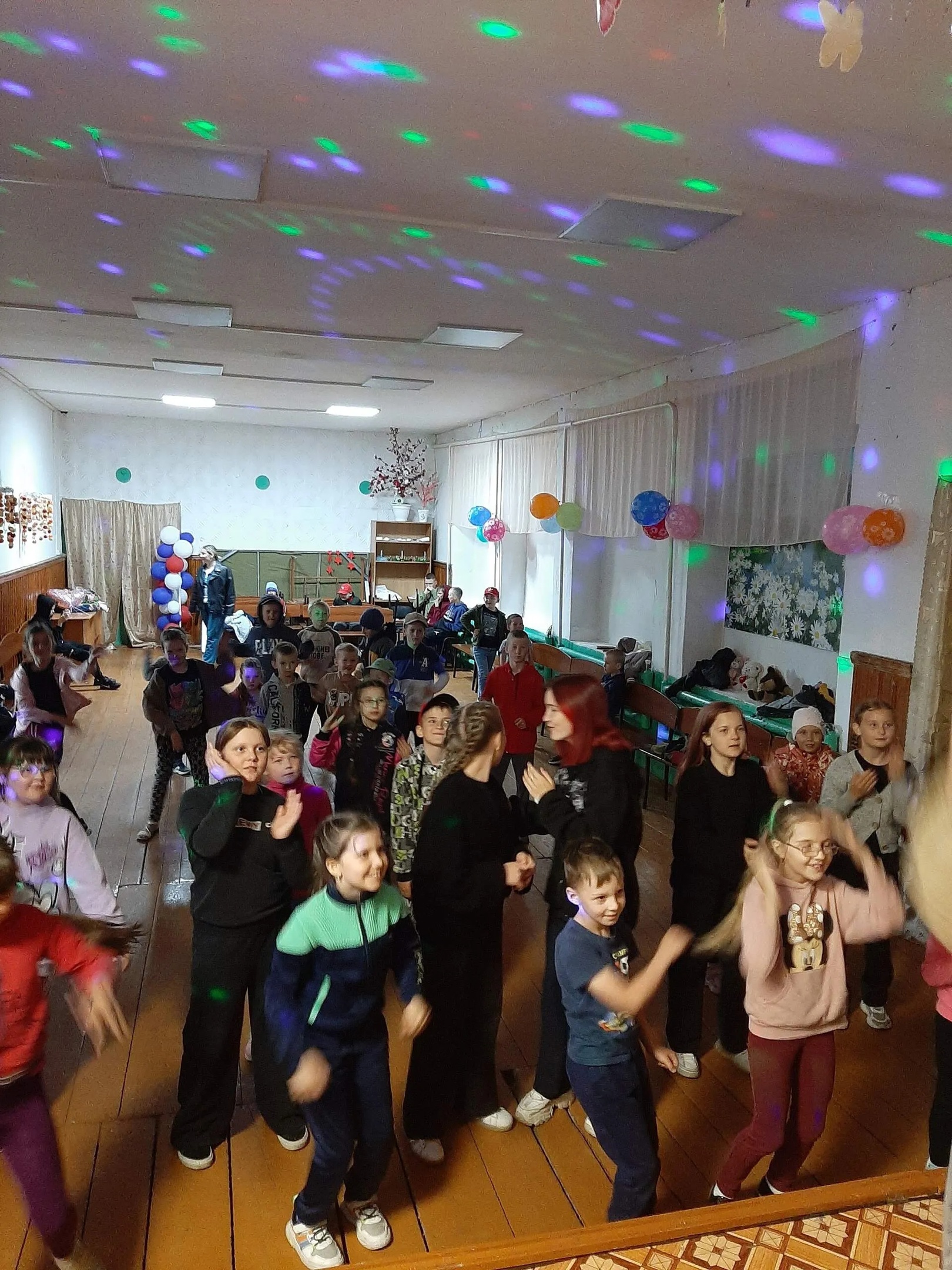 Танцы, конкурсы, веселье!.